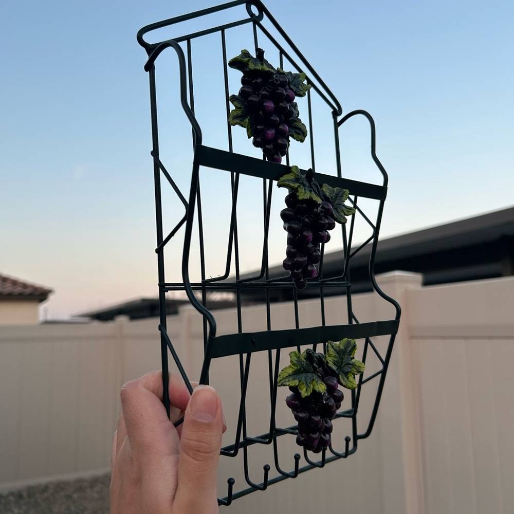 Grape Design Metal Wall Rack - Picture 4 of 6